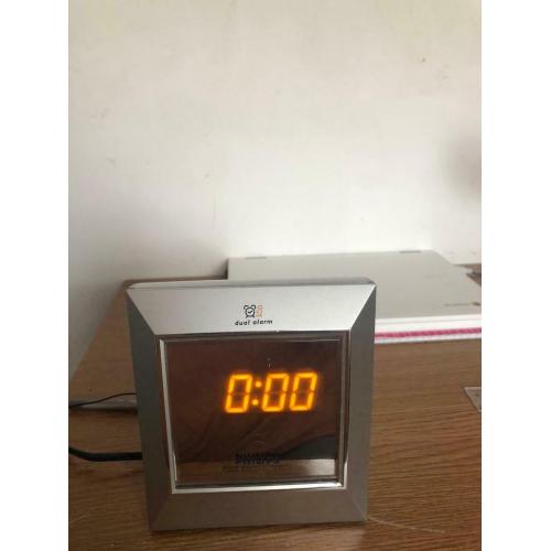 Philpis Radio and clock