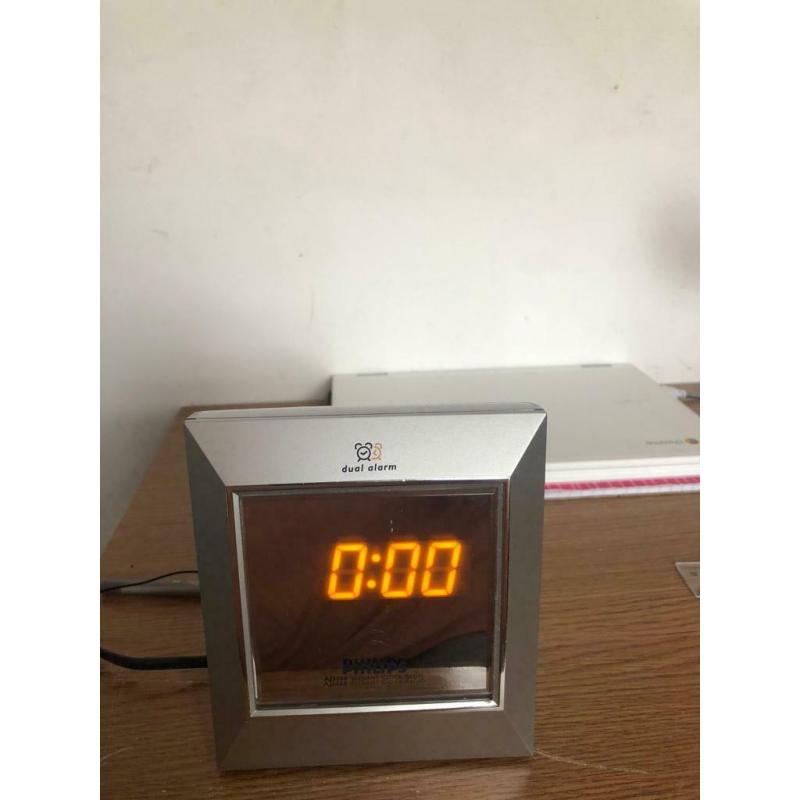 Philpis Radio and clock