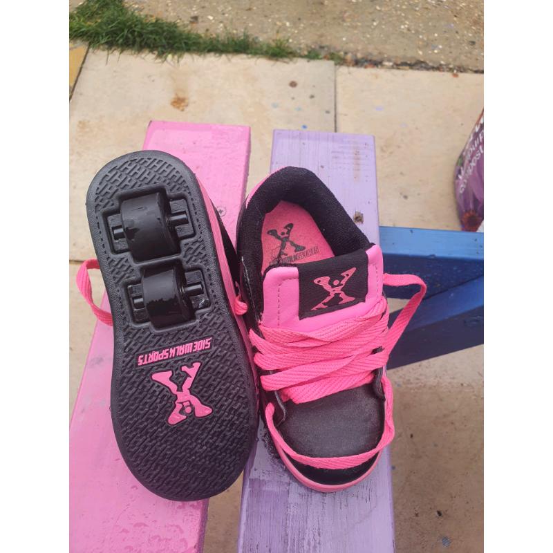 Girls heelys