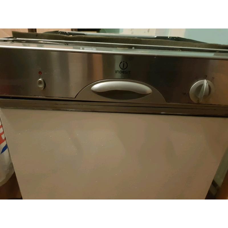 Integrated dishwasher