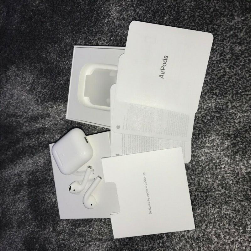 AirPods 2nd Gen Wireless Charging *Immaculate Condition*