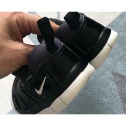 Boy shoes size 5.5