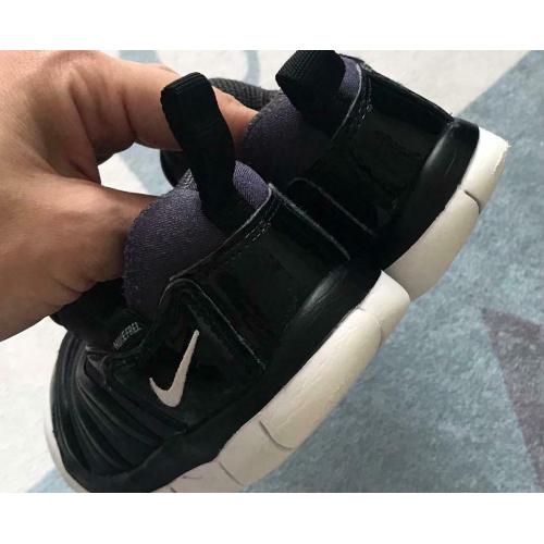 Boy shoes size 5.5