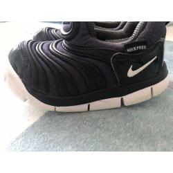 Boy shoes size 5.5