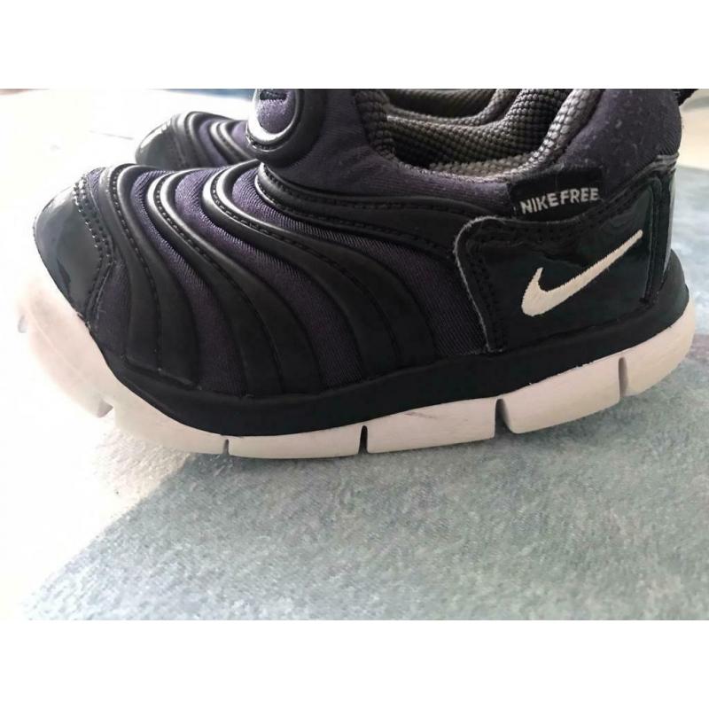 Boy shoes size 5.5