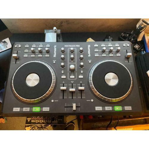 Numark Mixtrack Pro DJ Controller