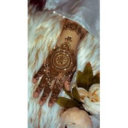Henna artist