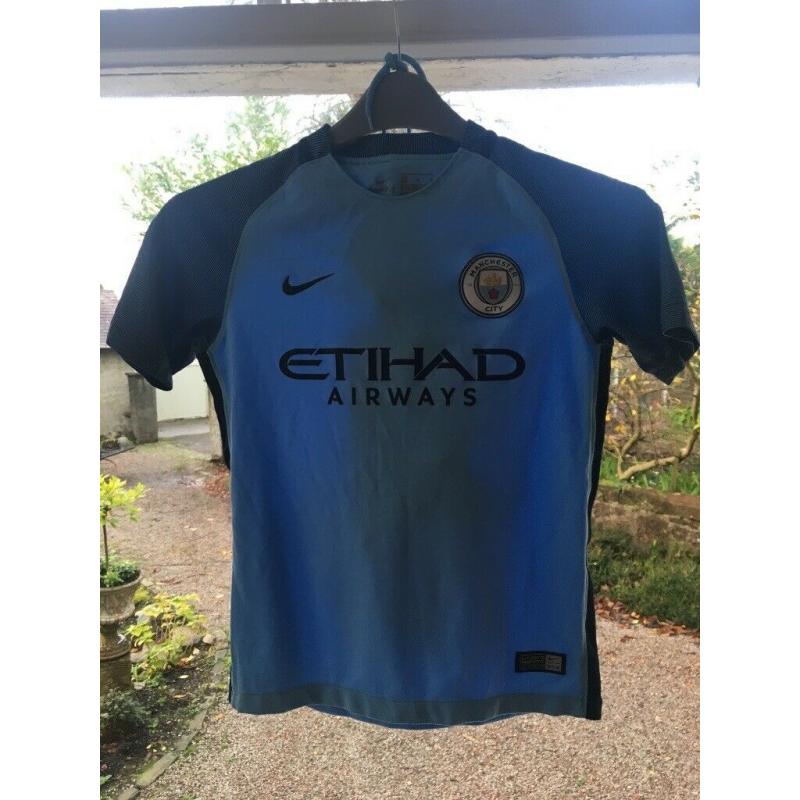 LARGE SELECTION OF FOOTBALL KIT