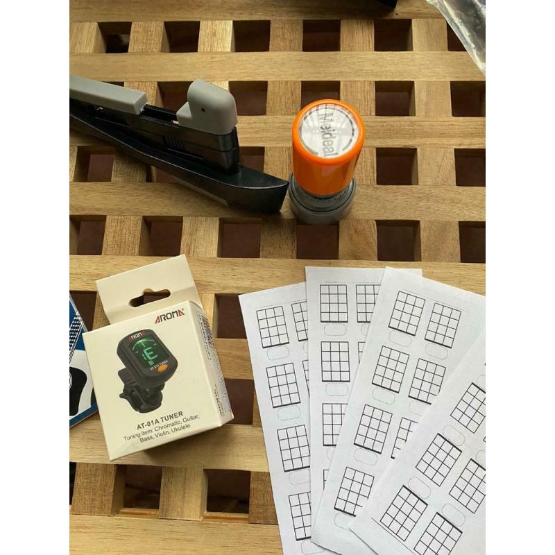 Ukulele accessories
