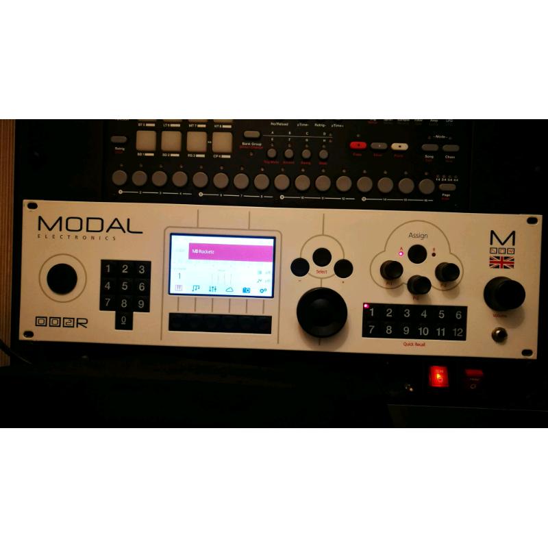 Modal Electronics 002R Hybrid Synth 8Voices