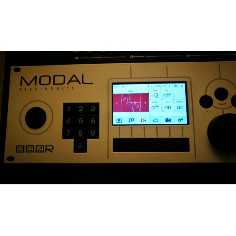 Modal Electronics 002R Hybrid Synth 8Voices