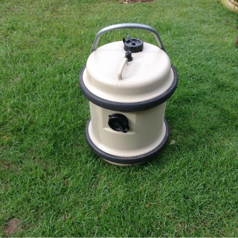 40 litre aquaroll with handle in good condition