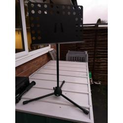 GIRAFFE MUSIC STAND GREAT CONDITION