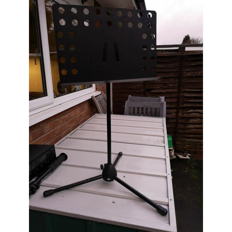 GIRAFFE MUSIC STAND GREAT CONDITION
