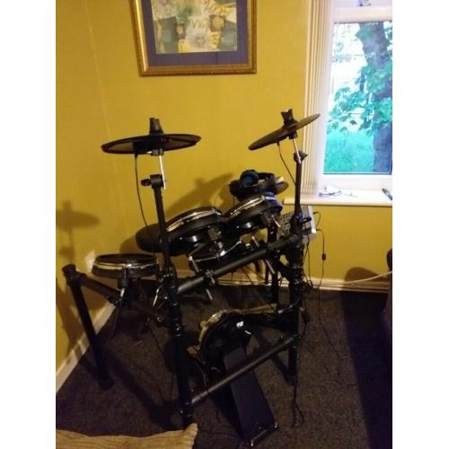 Electronic drum kit