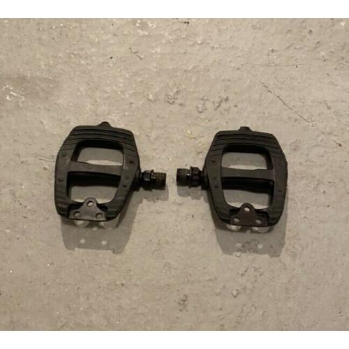 Road bike pedals