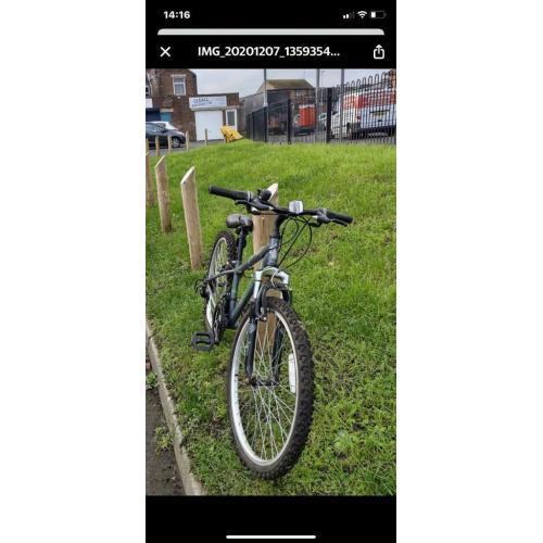Teenagers bike, hardly used.