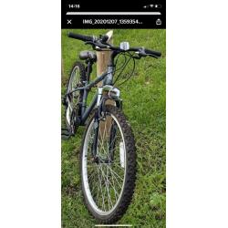 Teenagers bike, hardly used.