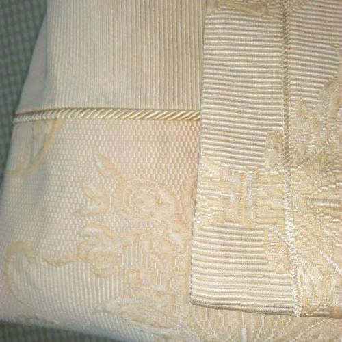 Stunning King ? size duvet cover and large pillow cases