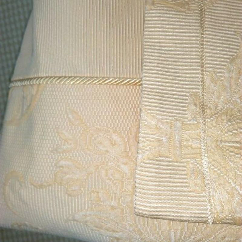 Stunning King ? size duvet cover and large pillow cases