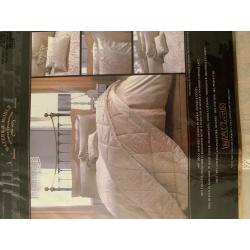 New Luxury Duvet Set - RRP ?124 see tags