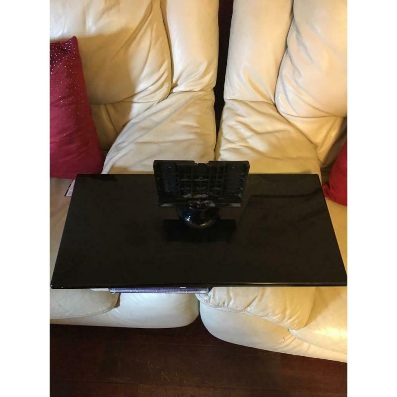 42 - 45 inch Samsung tv stand good condition!!
