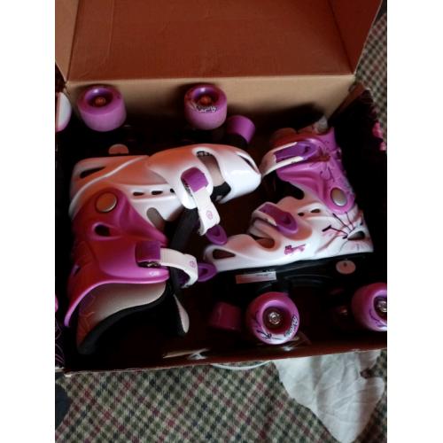 Adjustable quad skates