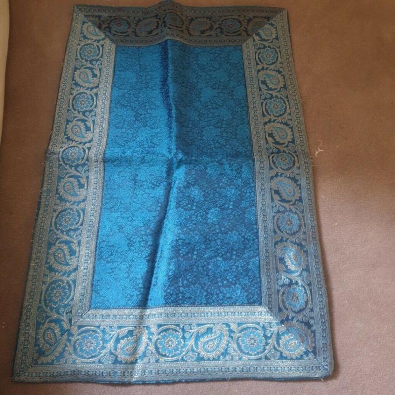 Bed spread with matching pillow and cushion covers