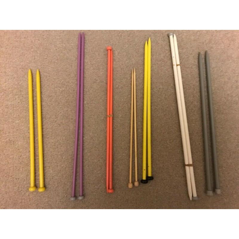 KNITTING NEEDLES : ~35 PAIRS, METAL/PLASTIC/CIRCULAR/DOUBLE ENDED, USED/GOOD CONDITION