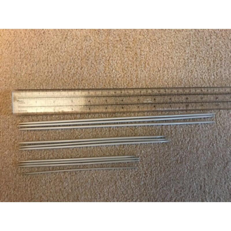 KNITTING NEEDLES : ~35 PAIRS, METAL/PLASTIC/CIRCULAR/DOUBLE ENDED, USED/GOOD CONDITION