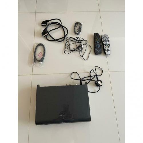Sky + 1TB HD Box (DRX895)