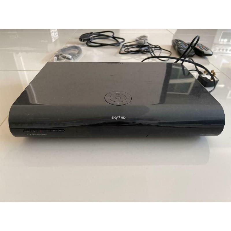 Sky + 1TB HD Box (DRX895)