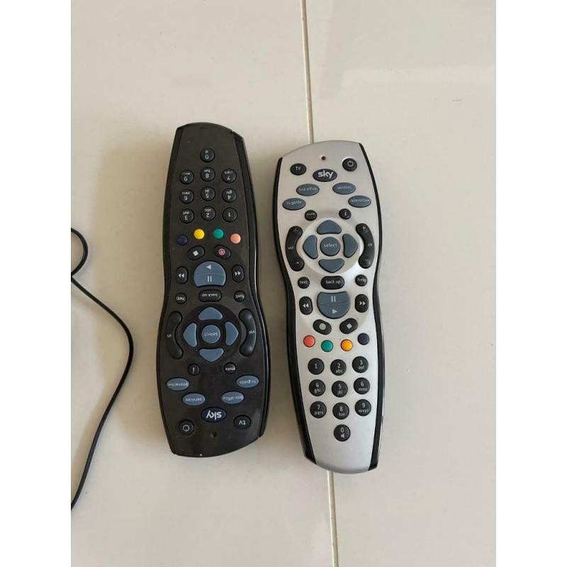 Sky + 1TB HD Box (DRX895)