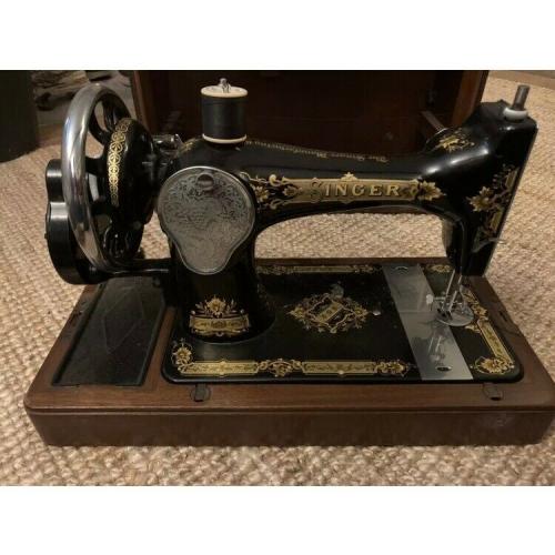Singer hand crank sewing machine circa 1937