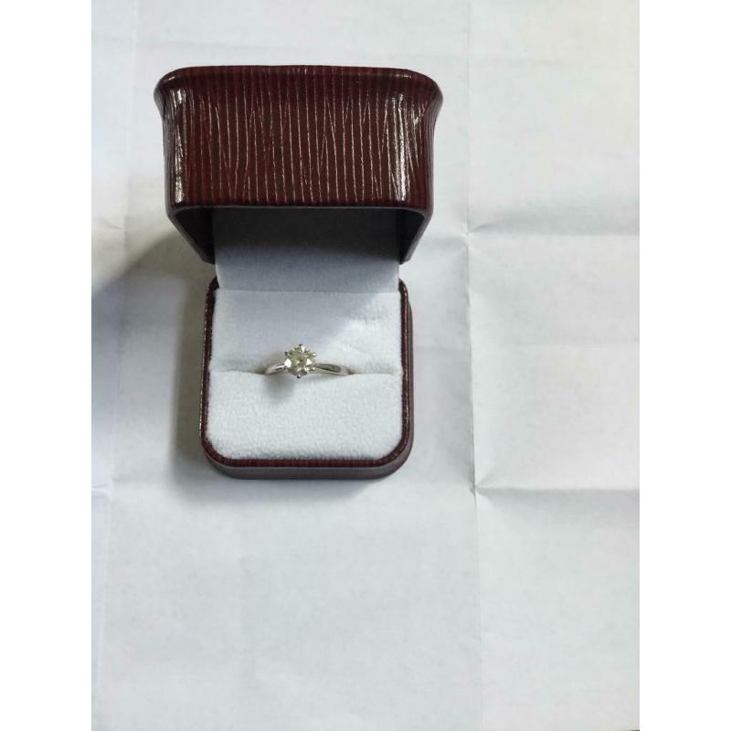 18ct white gold diamond engagement ring