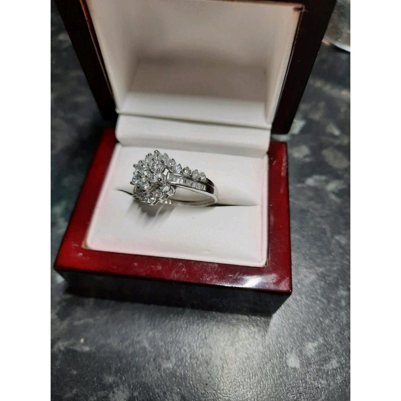 18ct White Gold 1.50ct Diamond Cluster Ring