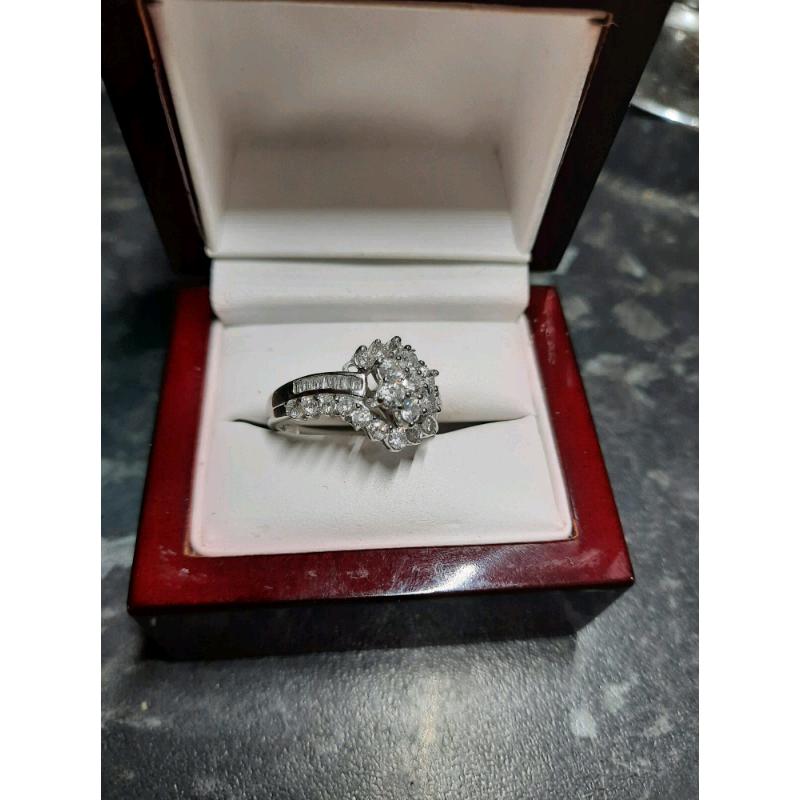 18ct White Gold 1.50ct Diamond Cluster Ring
