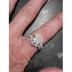 18ct White Gold 1.50ct Diamond Cluster Ring