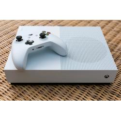 1TB XBOX ONE S (DISC VERSION OF THE XBOX ONE)