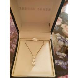 18ct White Gold Diamond Necklace