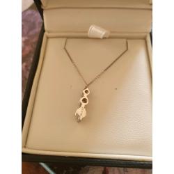 18ct White Gold Diamond Necklace