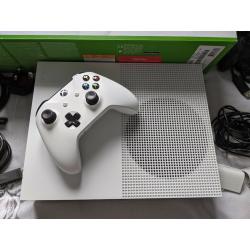 Xbox One S Console - White - 1TB - Extra Controller - 2x Rechargeable Batteries - Boxed