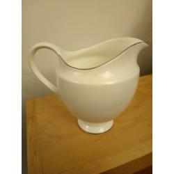 Wedgewood Sygnet Platinum milk jug