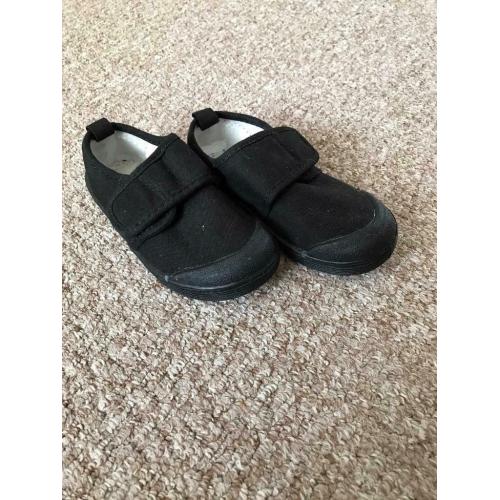 School daps infant size 8