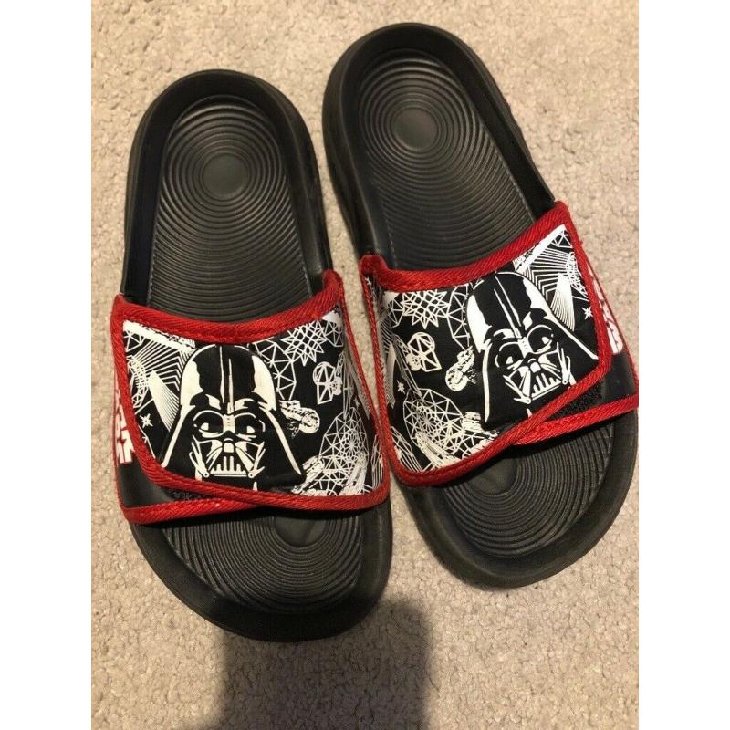 Children?s Star Wars flip flops sliders UK size 13