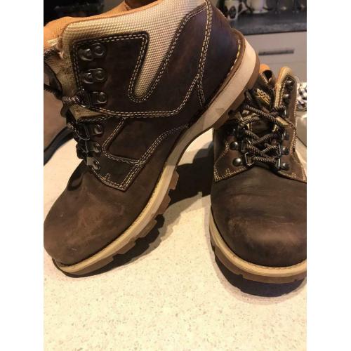 Rockport boots size 8