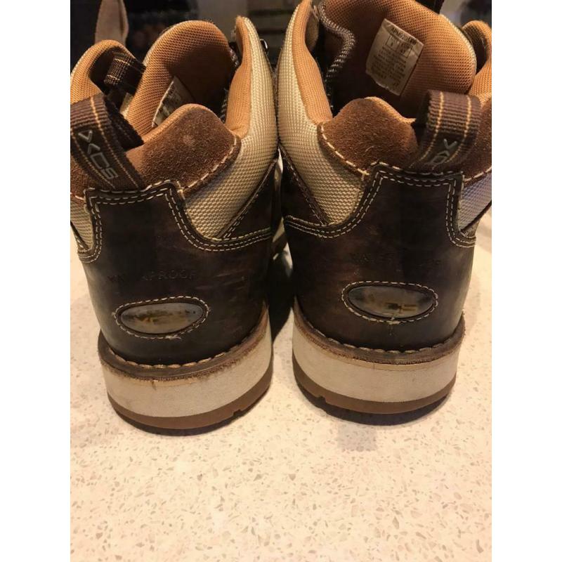 Rockport boots size 8