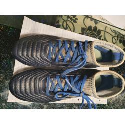Adidas Predator Moulded Stud Boys Football Boys Size 5 VGC