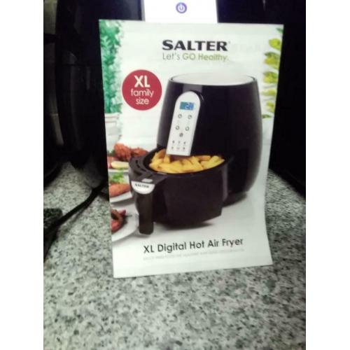 Air fryer in black, salter brand comes with box box appox 14mths. Changing colours in kitchen