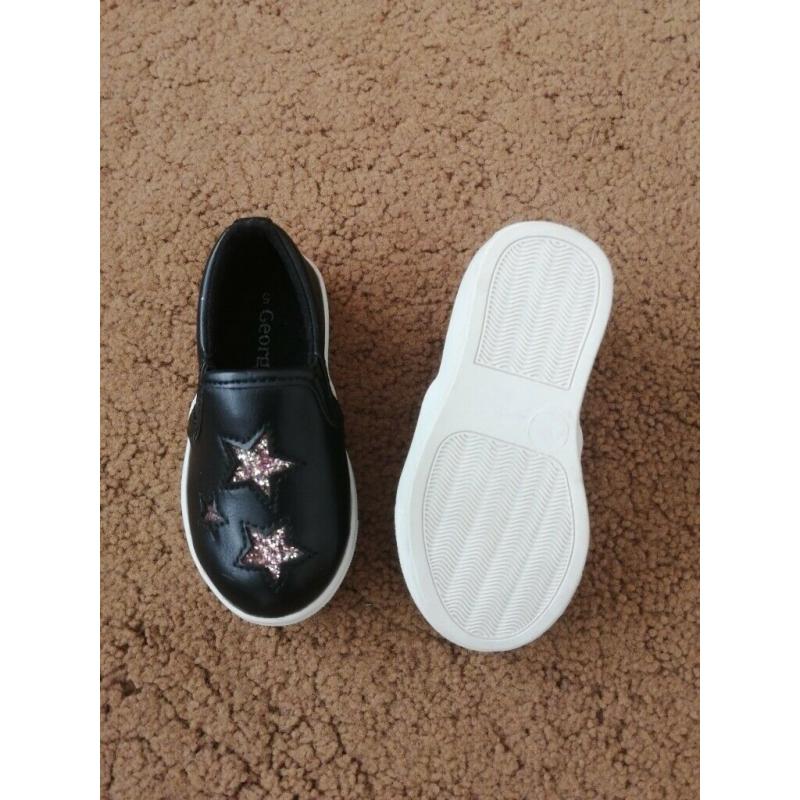 Child's Black Shoes Size 5